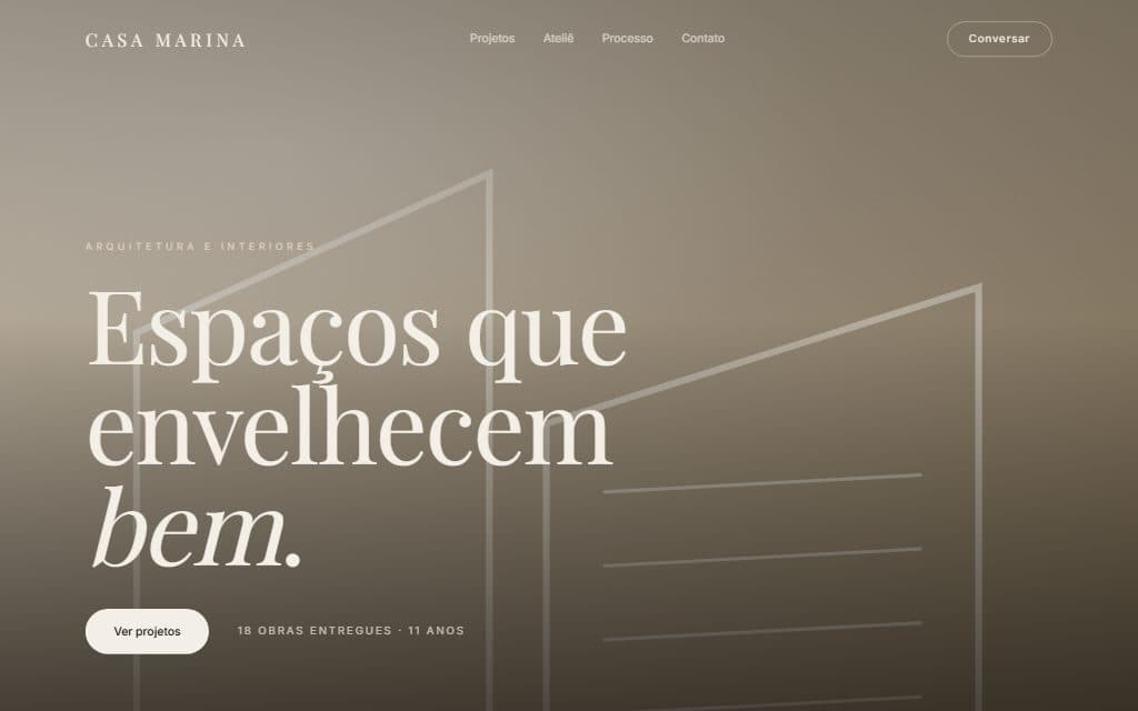 Demo Casa Marina: hero de escritório de arquitetura com projeto em tela cheia
